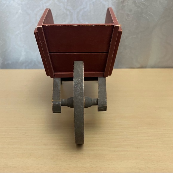 Distressed/rustic wheelbarrow. - Picture 8 of 12